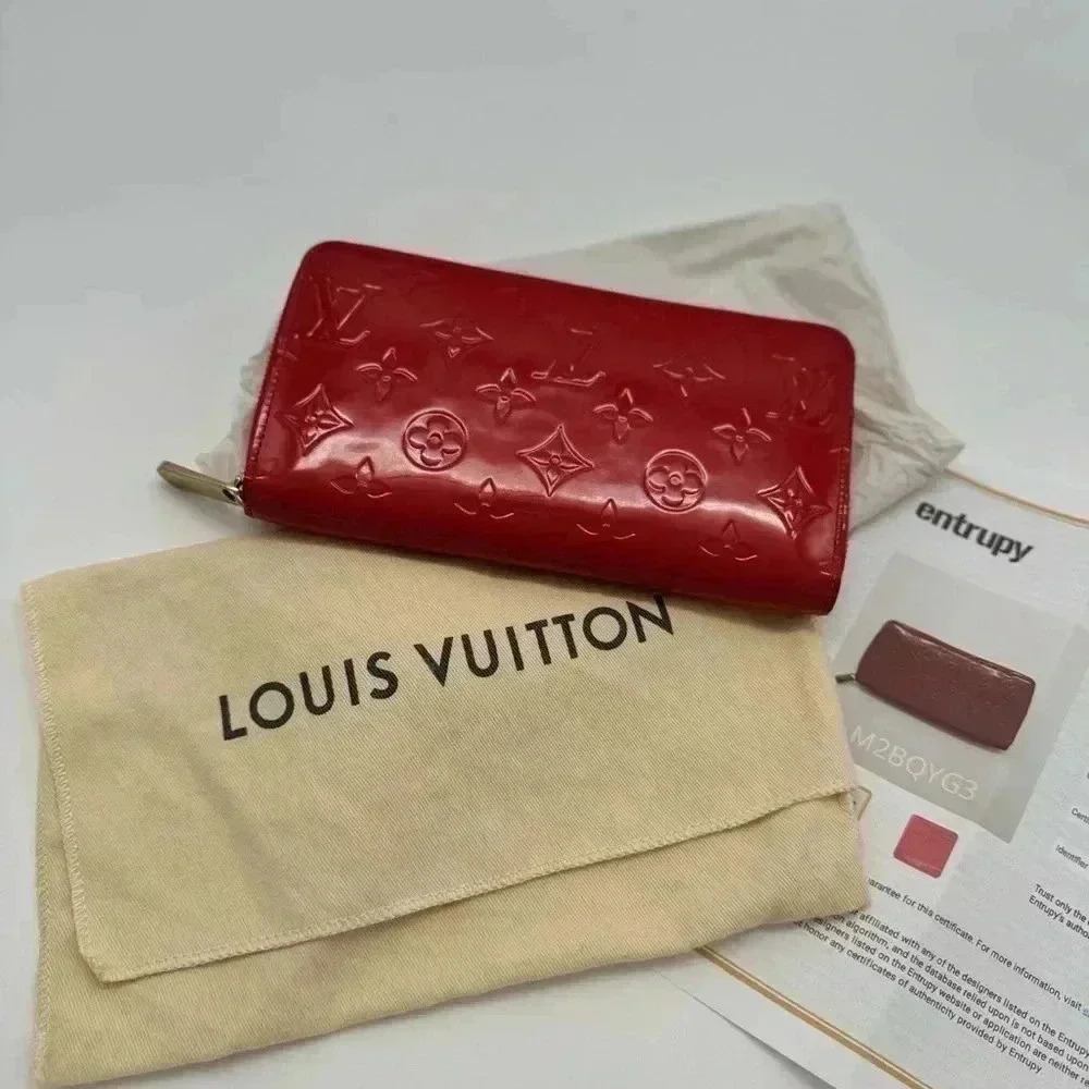 Louis Vuitton Zippy Vernis with FREE ENTRUPY COA